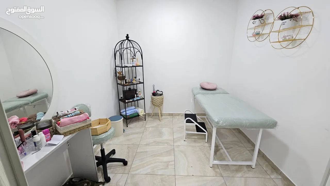 مركز ( عيادة ) مساج + حجامة سيدات للبيع