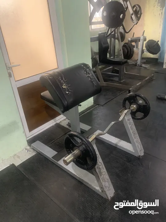 نادي بناء أجسام ولياقة بدنية للبيع