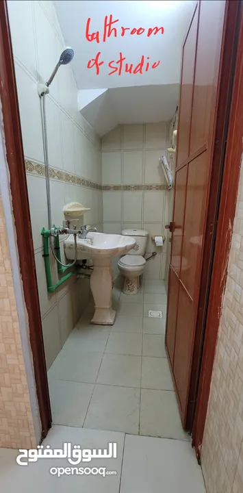 أستوديو بمدخل خاص بالعذيبة موقع متميز من البحر و18 نوفمبر Studio with private entrance"Aziba"18th st