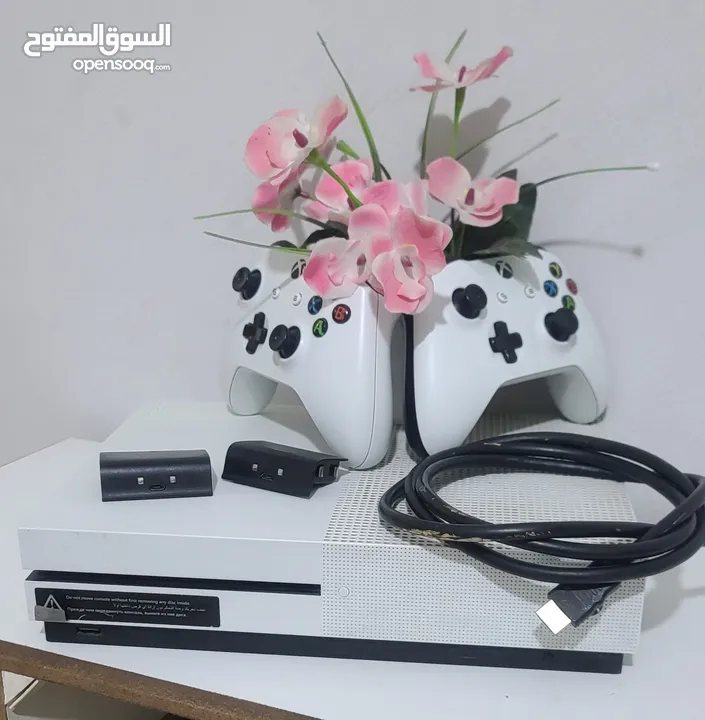 XBOX  ONE S 1Tمع حساب مليان العاب