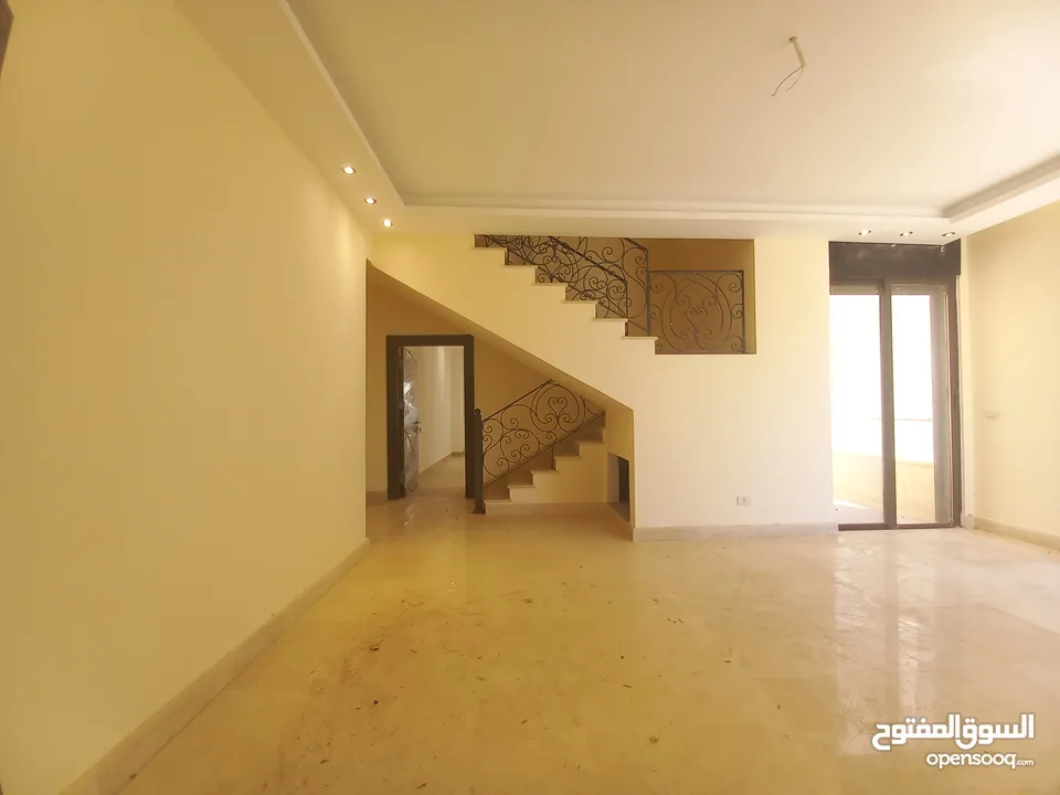 Unfurnished Apartment with Roof For Rent In Abdoun  ( Property 34122 )-174813184
