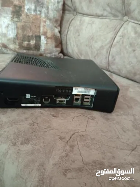 X Box 360 مستعملة 5يدات 3سود و2بيض و14سيدي  وشاحنين وبطريتين