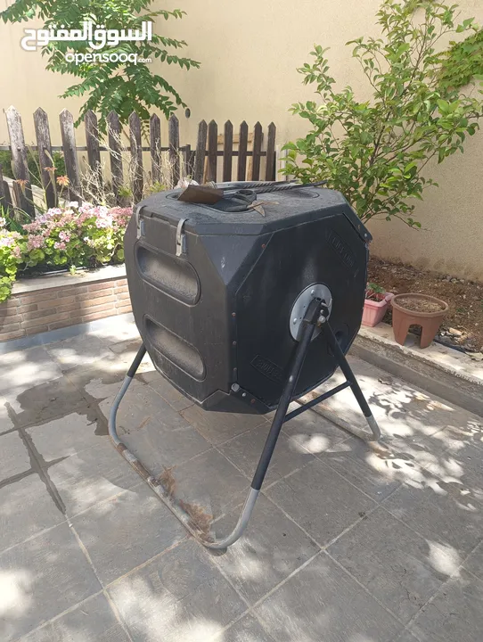 صانعة سماد منزلية (مخمرة) Composter