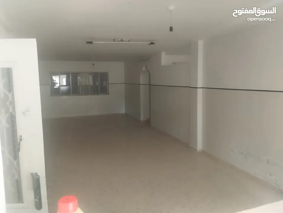 طابق كامل للايجار مع ساحة خارجيه