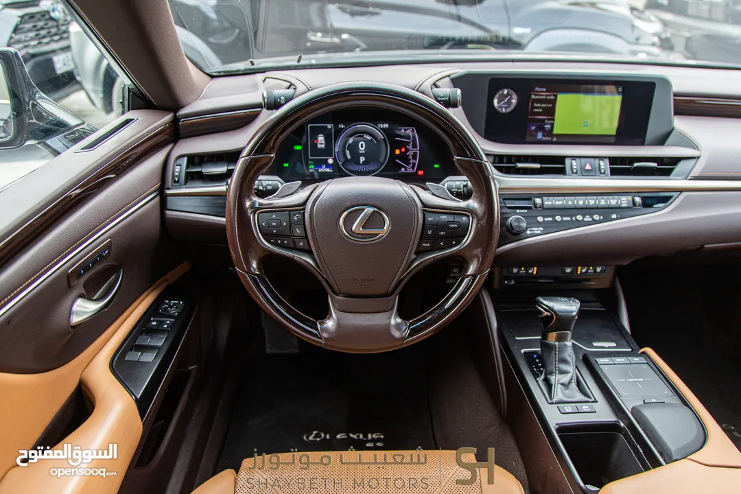 Lexus Es300h 2019  يمكن التمويل