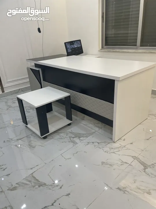 ‏مكتب مدير متميز   مكتب + الجانبية مع طاولة أمامية مقياس مترين