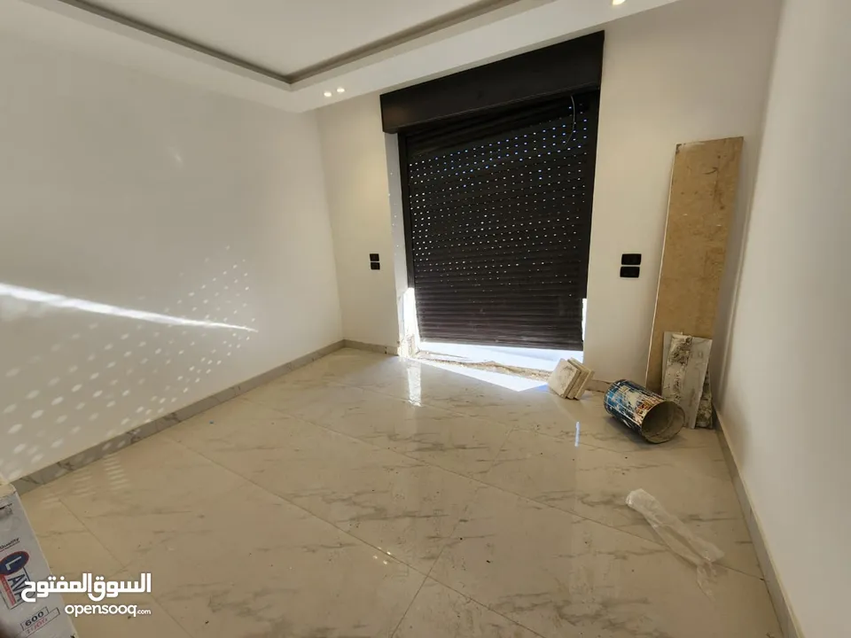 شقة مع روف دوبلكس للبيع على طريق المطار ( البنيات )  ref : 14367