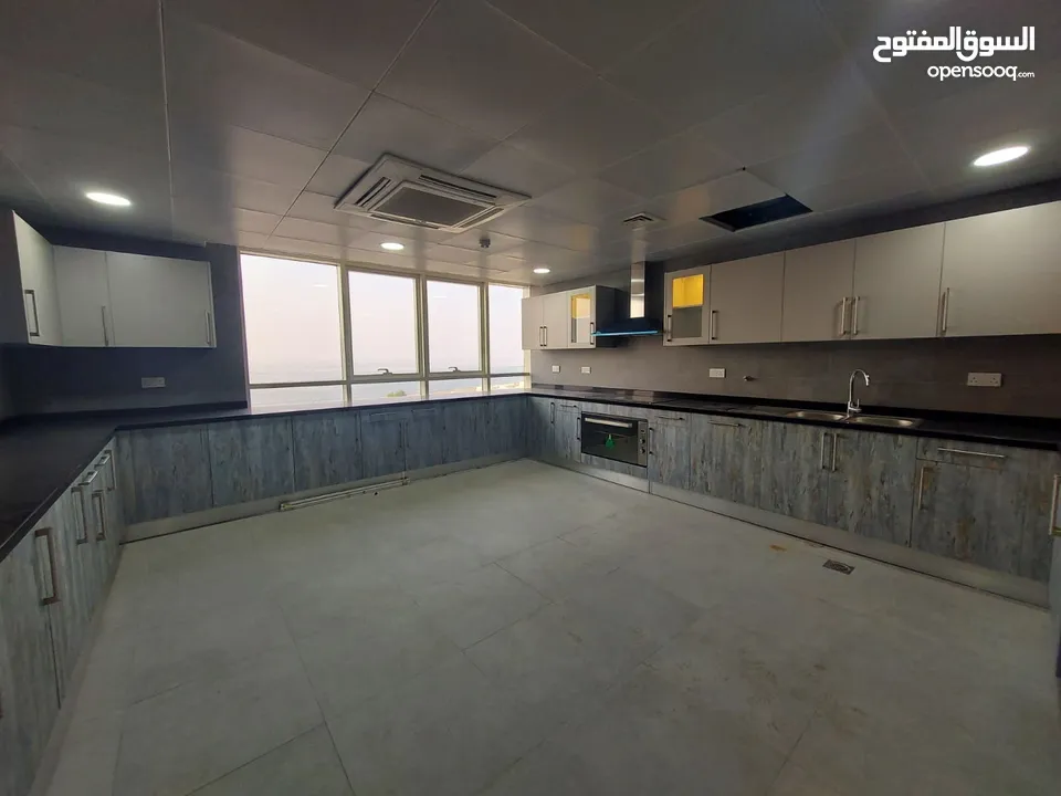 5 Bedrooms Penthouse Apartment for Rent in Ghubrah REF:819R