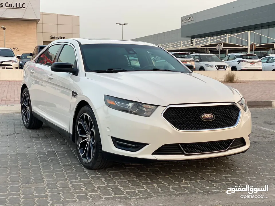 Ford Taurus Show 2015 white