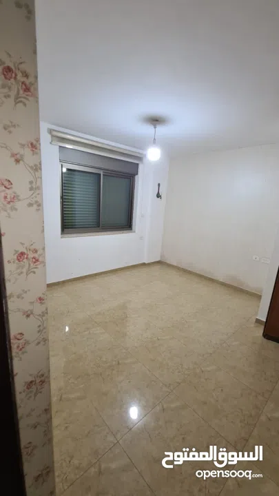 شقة غير مفروشة للايجار بجانب عسل وبصل بين الماصيون وام الشرايط