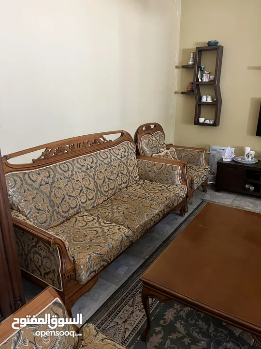 طقم صالون للبيع في حالة جيدة