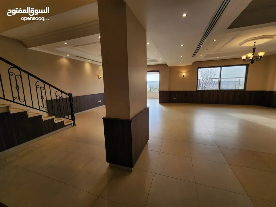 شقة دوبلكس فارغة للإيجار في عبدون - ref : 14462