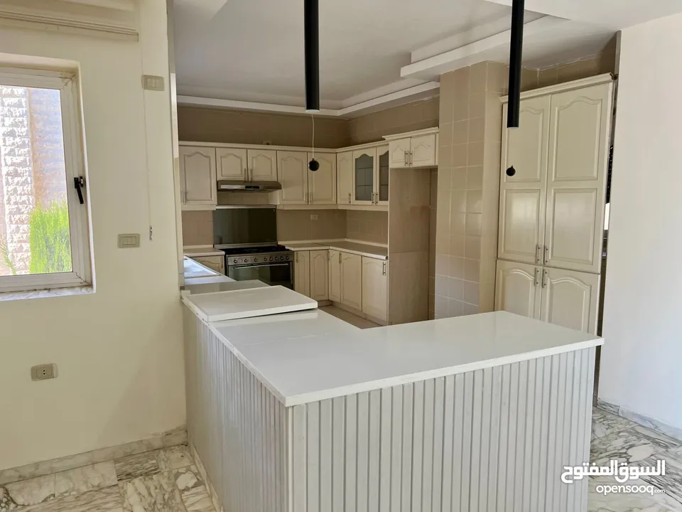 شقه طابق اول من فيلا فارغه للإيجار في دابوق - ref : 14625