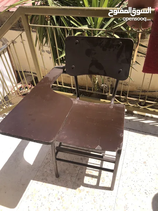 مقاعد طلاب بحالة ممتازة