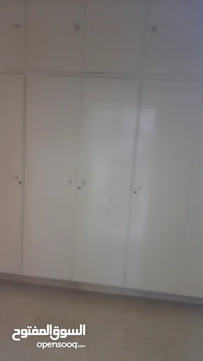 شقة واسعه صحية للايجار
