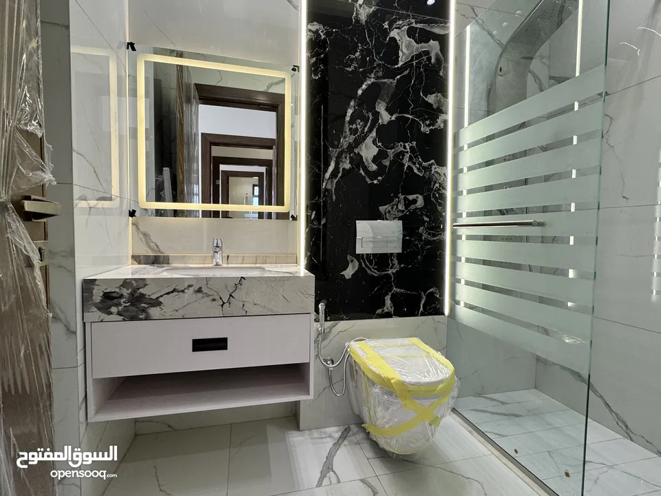 شقة بتشطيبات مميزه طابق ارضي مساحة 240م باجمل منطاق خلدا (مشروع 107)