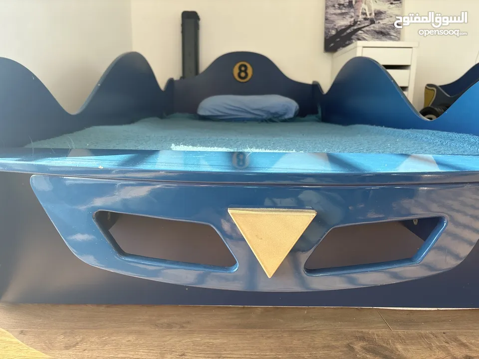 سرير أطفال شكل سيارة عدد 1 للبيع
