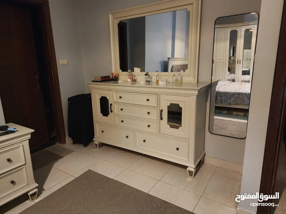 شقة مع رووف و ترس إطلالة أبدية خلابة  على جبال جرش و السلط في أجمل مناطق الجبيهة ابو عوف تنظيم أ