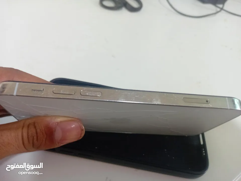 ايفون 12 pro جيجا 128 البطاريه 88 الجهاز نظيف جدا بس مكسور الباك الخلفي بخصملك من سعر الجاهز