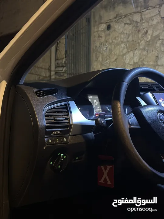 سكودا فابيا ترخيص 2015 للبيع كاش أو دفعه وشكات السياره جديده ما شاء الله.