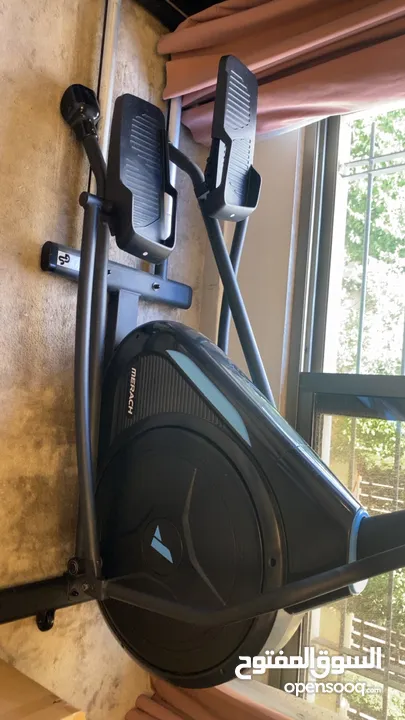 جهاز كروس رياضي Elliptical machine trainer