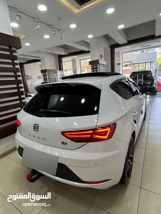 Seat FR 2018 لون ابيض فتحة سفف بانوراما فحص ممتاز