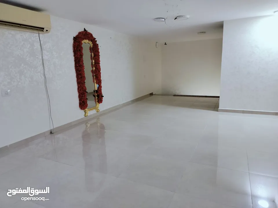 تأجير محل مشطب سوبر ديلوكس بالقرب من بنك فلسطين، شارع مجمع المحاكم