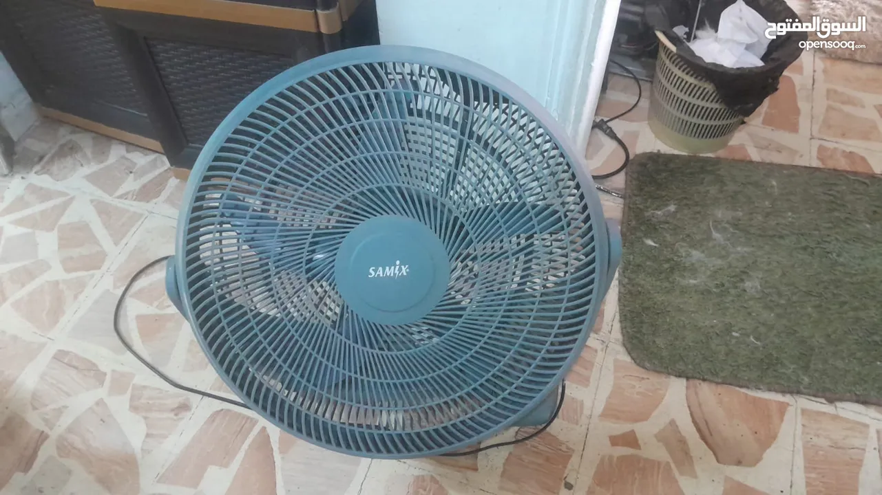 مراوح جانبية وستاند وارضيه  بحالة جيده جدا وتعمل بشكل ممتاز الأسعار تبدأ من عشره دنانير