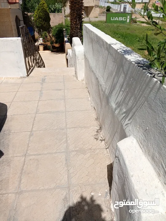 فيلا للبيع  البيادر قرب مسجد حسين خوجا في ارقى المناطق اول بدايه ابو السوس مقبل مشروع الجامعه الجديد