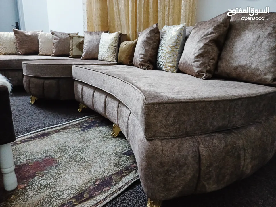 طقم كنب امريكي فخم وراقي لاصحاب الذوق الرفيع طقم عرايسي تفصيل وليس جاهز غمق المقعد متر الطقم فخم جدا