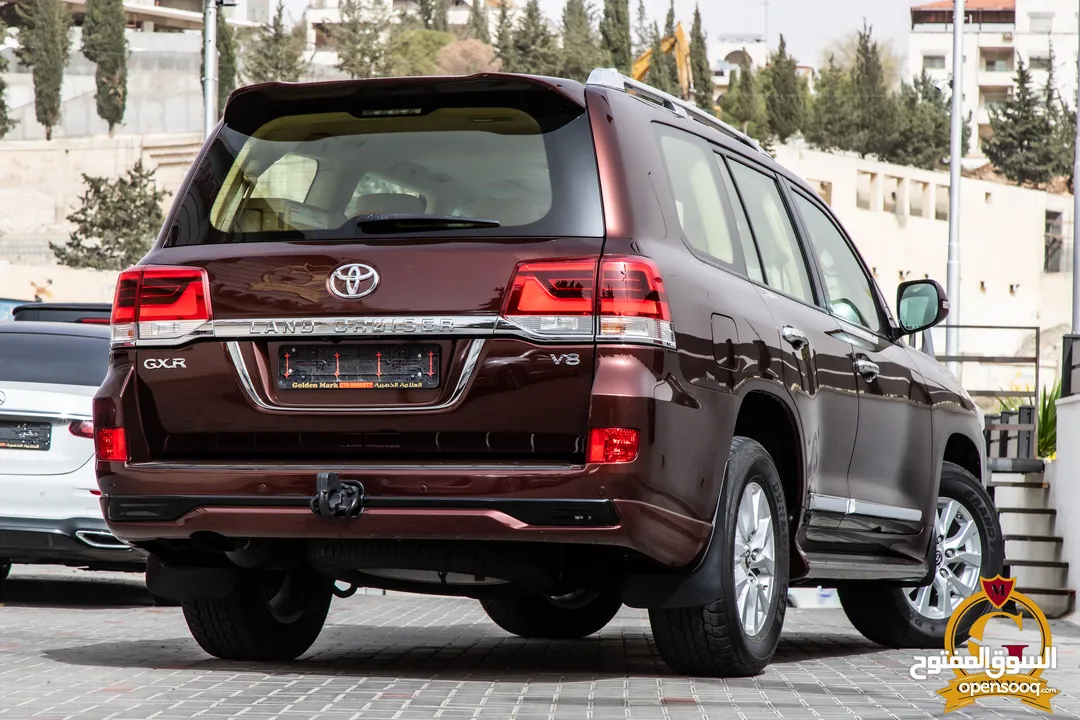 Toyota Land Cruiser 2017 Gx-r V8  السيارة بحالة الوكالة و قطعت مسافة 80,000 كم