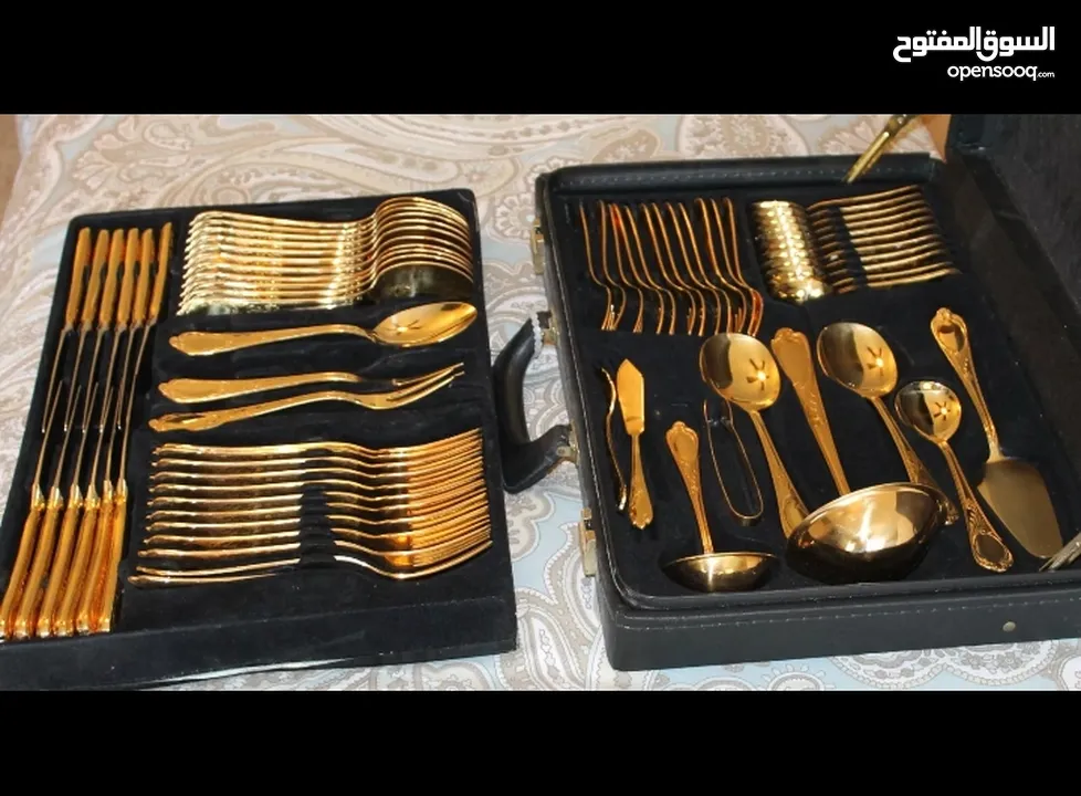 طقم سفره معالق وشوك وسكاكين فاخر مكون من 70 قطعه طلاء ذهب 24