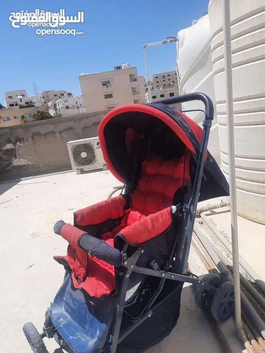 كوت طفل + حمالة طفل شبه جداد و نظاف و لم يتم استعمالهم إلّا مرتين و عرباية طفل مستعملة جيدة جداً