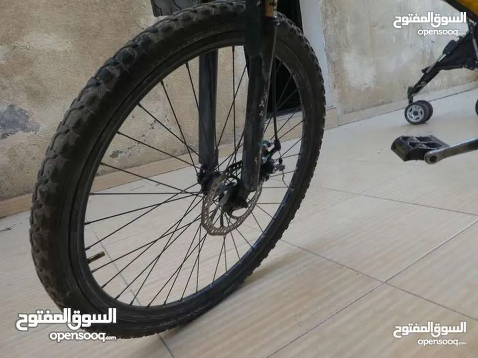 دراجه هوائيه نمره 27 امريكي قابله للطي  من ثلاث جهات  جنط وجواني تايواني جديد. بسعر 75د