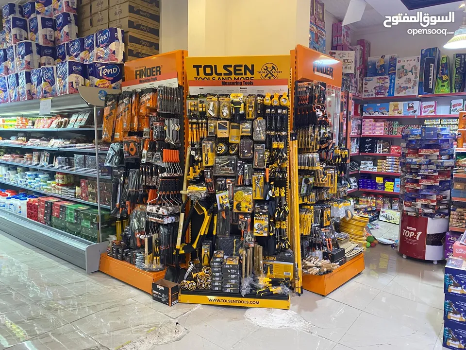 سوبر ماركت كبير مع ملحمة للبيع بسعر مميز في رام الله
