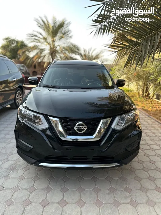 Nissan rogue (xtrail) 2018 SV AWD black نيسان روج اكستريل اس في 2018 فورويل اسود ملكي