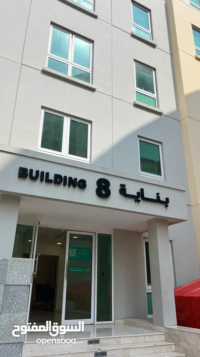 شقه سكنية للبيع في مسقط جراند مول مبنى 8 مساحة كبيره مؤثثة ومكيفه فاخره مباشرة من المالك