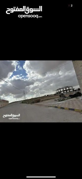 مجمع تجاري وطابق سكني مساحة البناء الأرضي (المجمع) 400 م2 والطابق الأول (سكني) 150 م