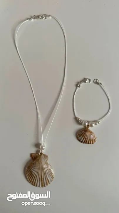 اعلان عن اكسسوارات مميزة hand made لمعرفة سعر كل قطعة واحدة تواصل على الرقم