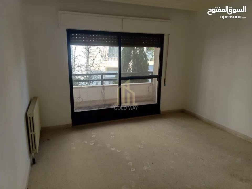 في أجمل مناطق عبدون طابق أول 205م بتشطيبات راقية وسعر مميز / ref 9427