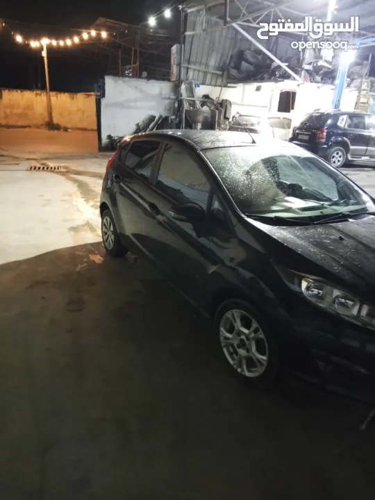 سيارة كرتونة من برا وجوا