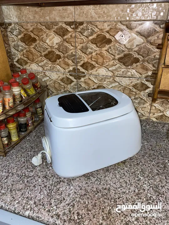 للبيع: مقلاة كهربائية عميقة (Deep Fryer) من ماركة SIZZLER بحالة ممتازة!