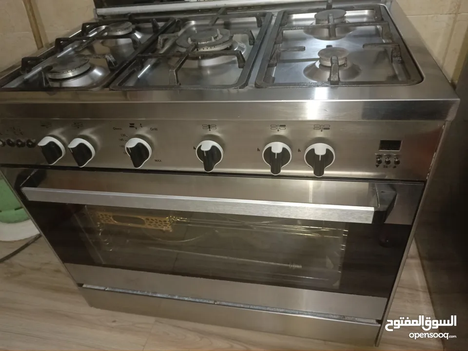 غاز للبيع نيوفيرسل نظام  ديجيتال تايمر بحاله جيده جدا مقاس 90