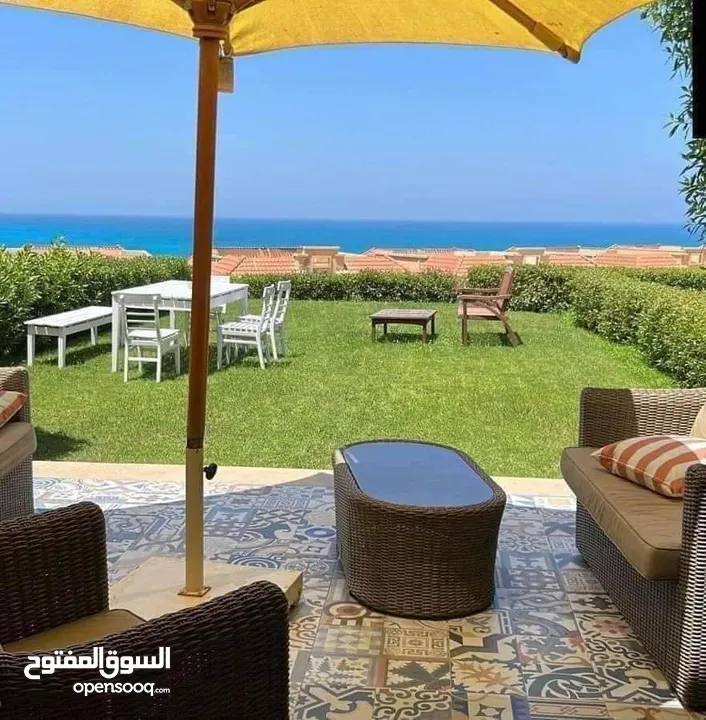 شالية للبيع فيو خطير علي البحر  استلام فوري متشطب بالكامل في لافيستا جاردنز lavista gardens