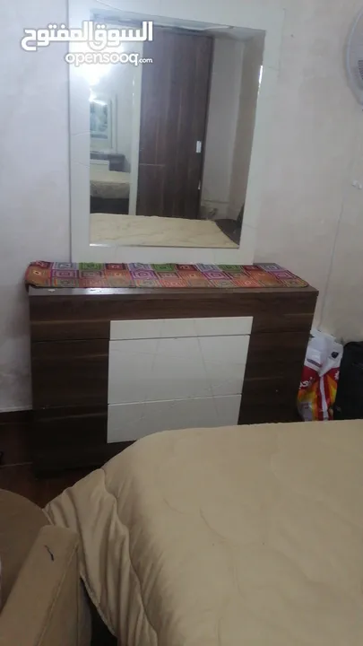 حماصه مستعمل للبيع وغرفه نوم وطقم كنب