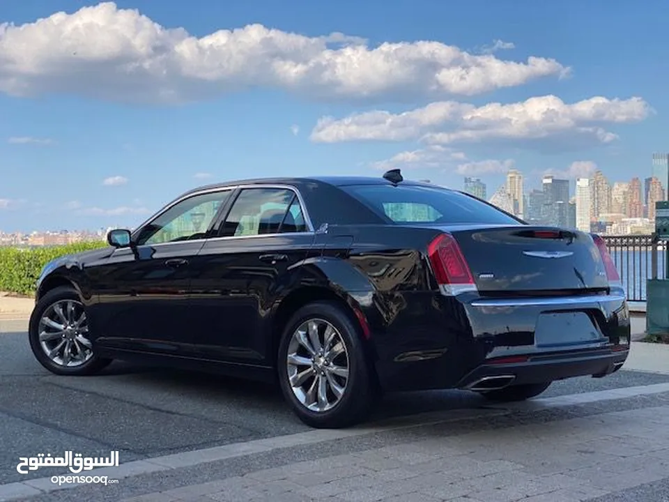 Chrysler c300 2019 v6 صبغة وكالة بحالة ممتازة