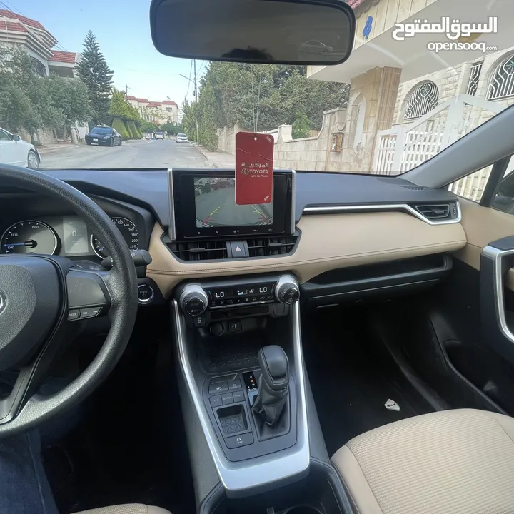 Toyota Rav4 model 2023  وارد الوكالة و ما زالت تحت الكفالة قطعت فقط 29 الف كيلو فحص كامل بلا حوادث