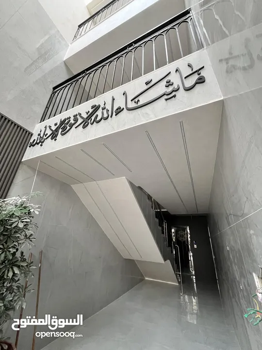 بالاقساط طابق ثالث مع روف في طريق المطار  تشطيب فندقي مع فير بليس و جاكوزي