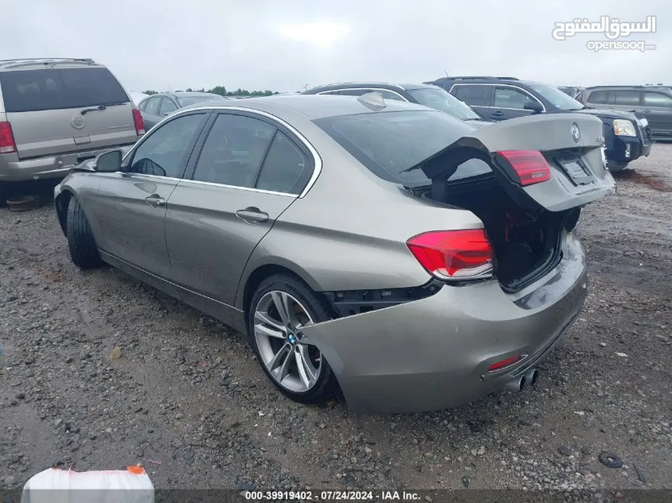 BMW 330I  موديل / 2018  فل مواصفات  رمادي داخل بيج  فتحه  بصمه  الشاشه الكبيرة  الدخول الذكي  رادار