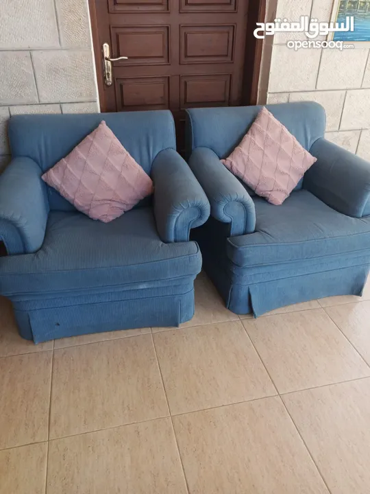 غرفة جلوس وغرفة ضيوف بحالة ممتازه